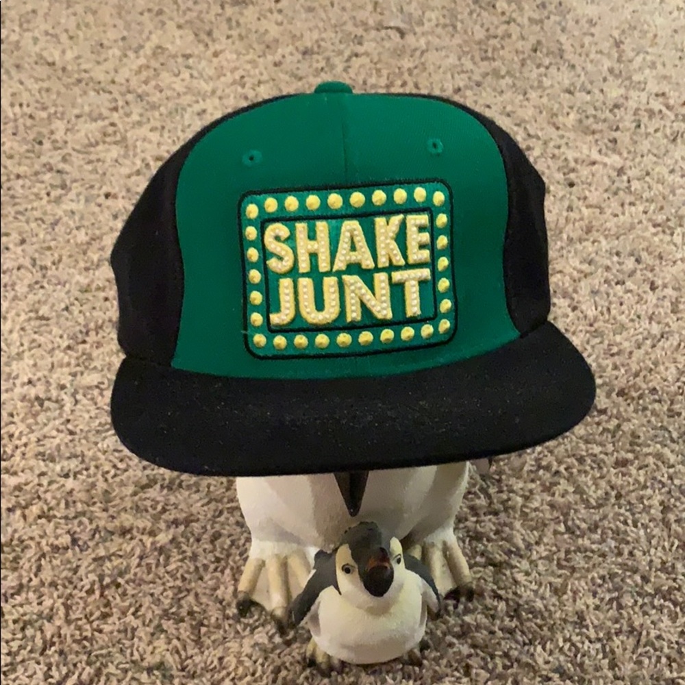 Shake junt SnapBack hat